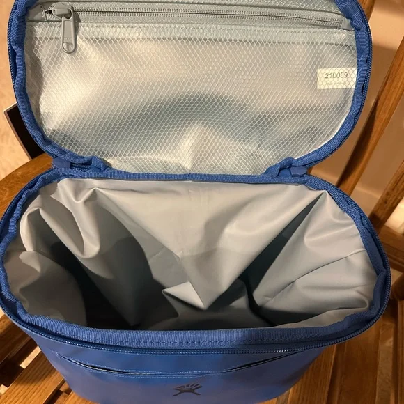 Hydro Flask Lunch Bag – Insulated Adult Lunch Cooler for Men and Women - Picture 6 of 7